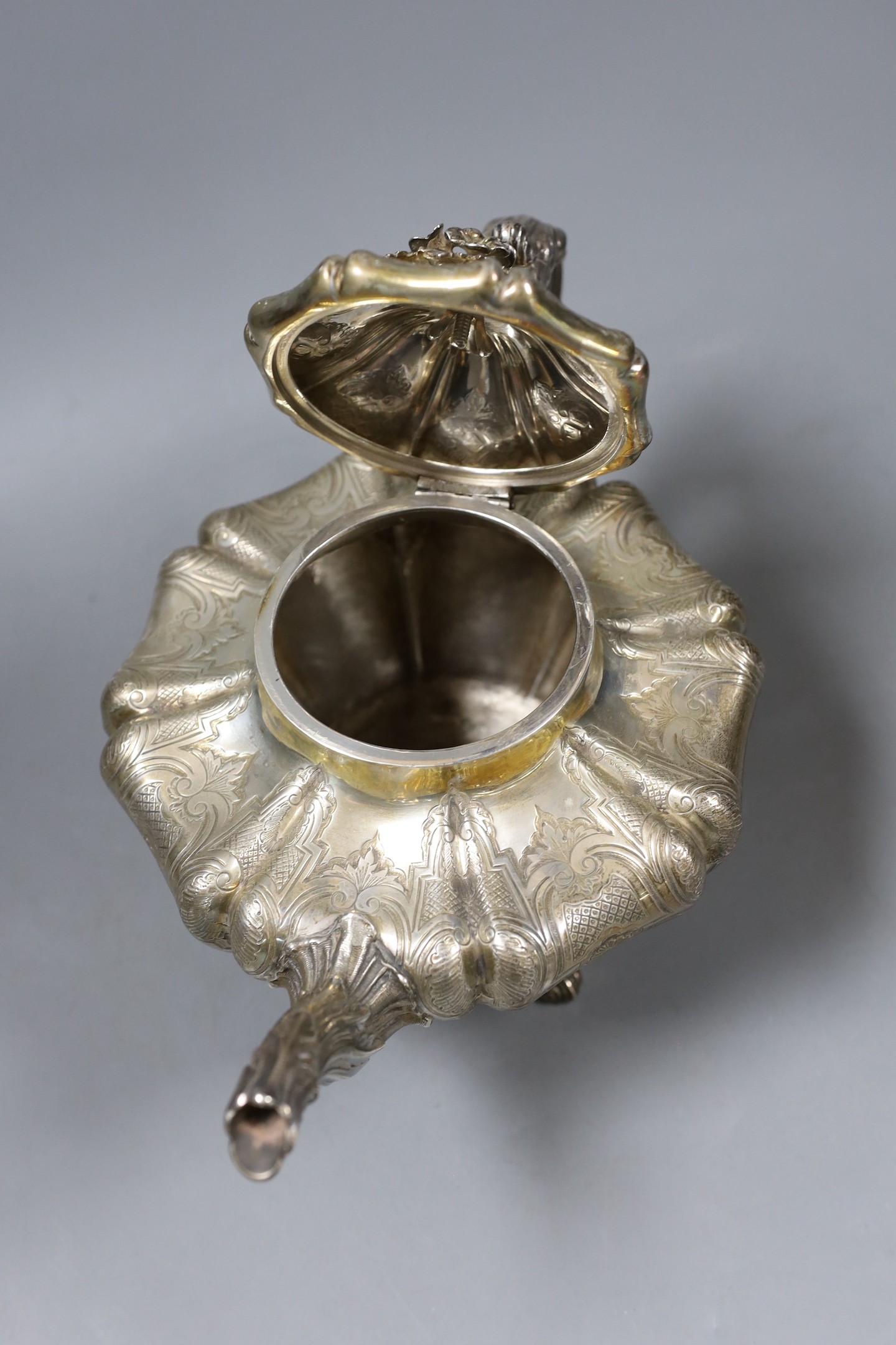 An early Victorian silver teapot, by The Barnards, London, 1840, gross 28.5oz.